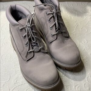 Timberland Women’s Nellie Chukka Light lavender ankle boots. 9. Nearly New.